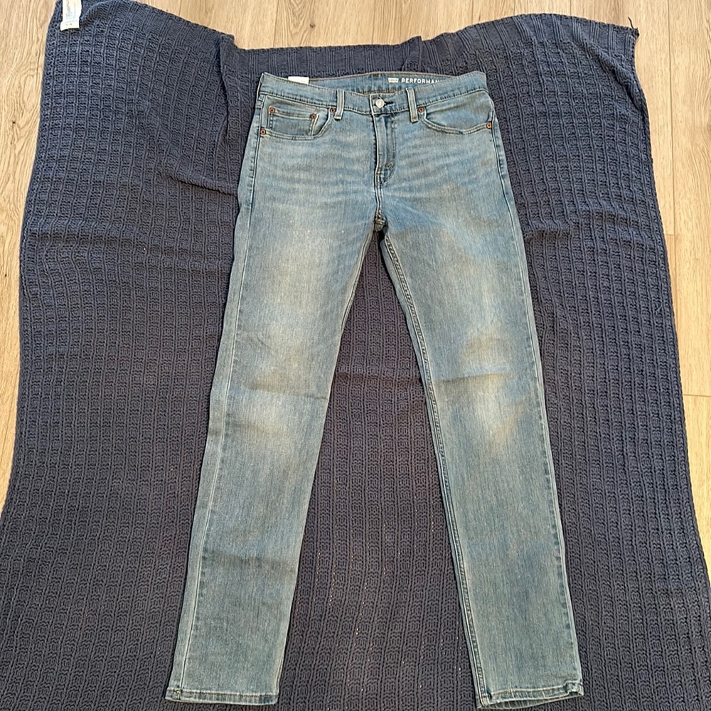 Men’s Levi Strauss & Co 502 light blue jeans